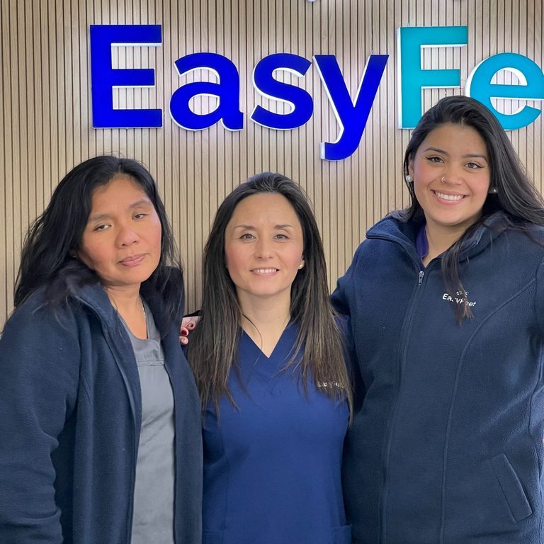 equipo-easyfeet-recepcion-768x1024