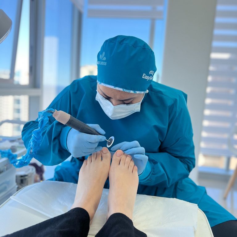 podologia-easyfeet-procedimiento-768x1024